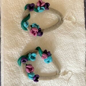 ✨ HOST PICK ✨ Handmade Floral polymer clay earrings